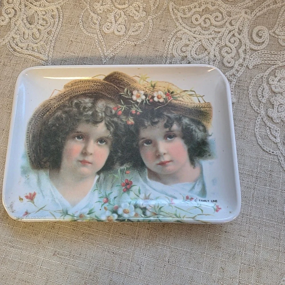 Family R2S SAS Melamine Trinket Tray Dish May Blossoms Victorian Girls Italy